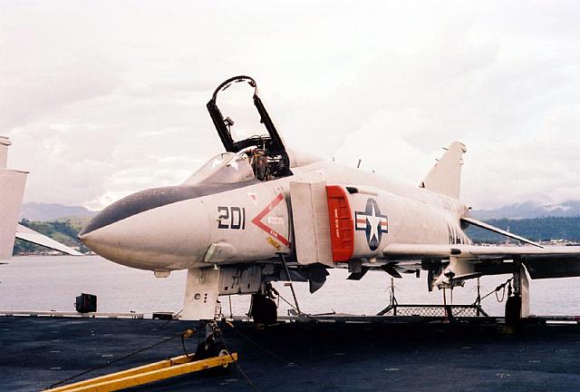 F_4_on_Flight_Deck